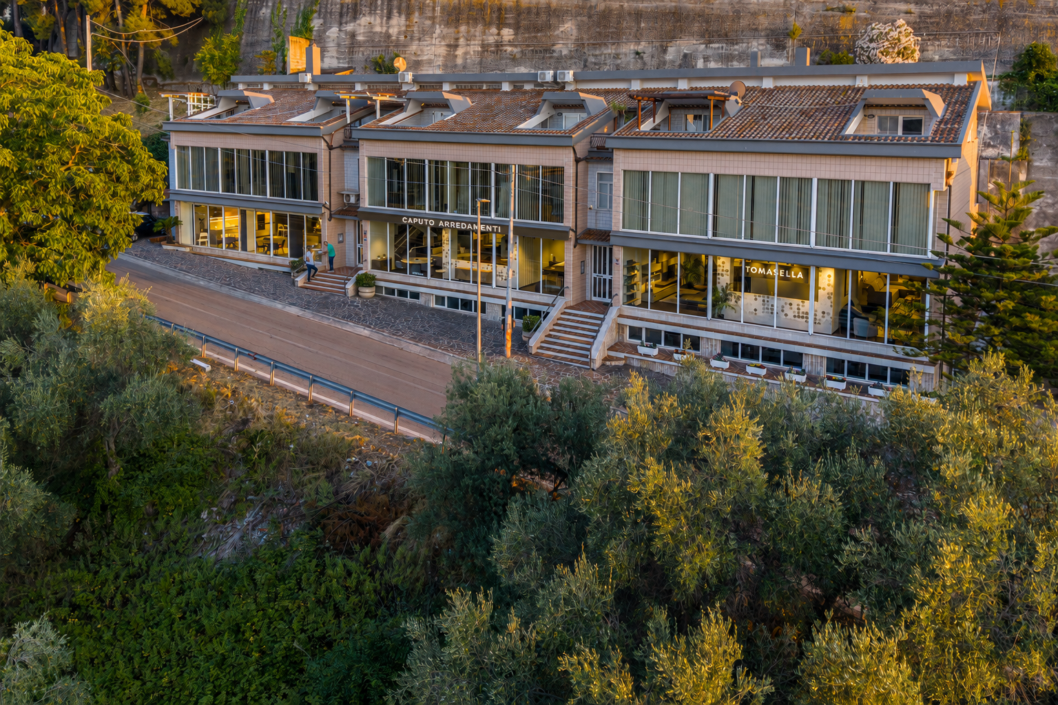 Vista aerea dello showroom Caputo Arredamenti